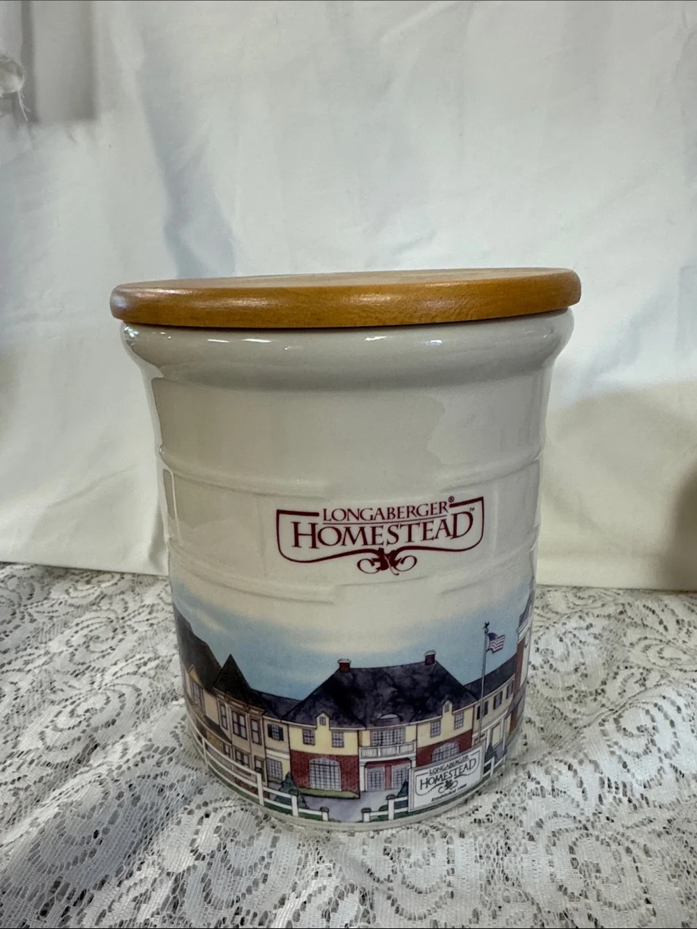 Longaberger Homestead 2Qt Crock with Wood Lid